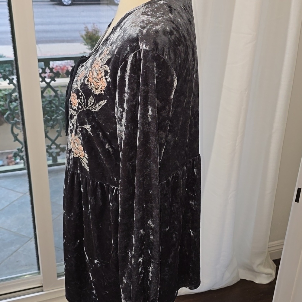Style & Co Women's Crushed Velvet Peasant Blouse In Dark Gray - Picture 5 of 8